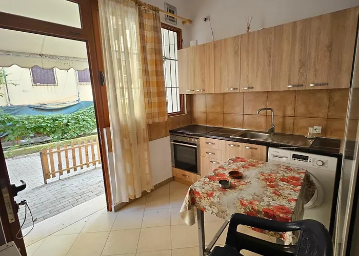 Tafaj Flat Private Zajazd Durrës